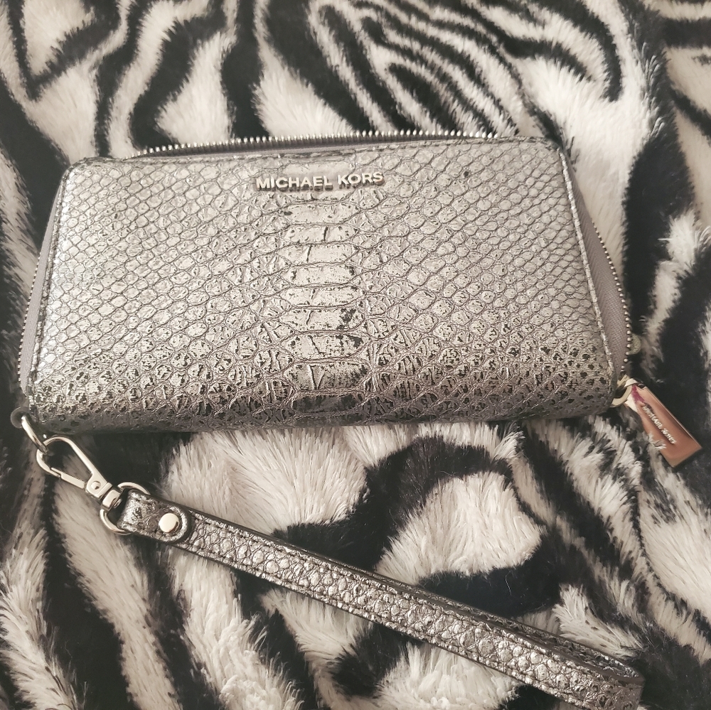 MK smart phone wallet